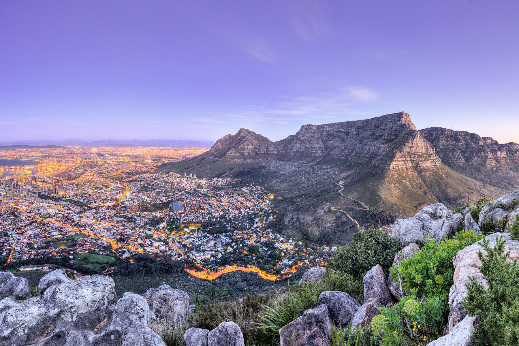 Image for Table Mountain: A Landmark Overlooking Cape Town