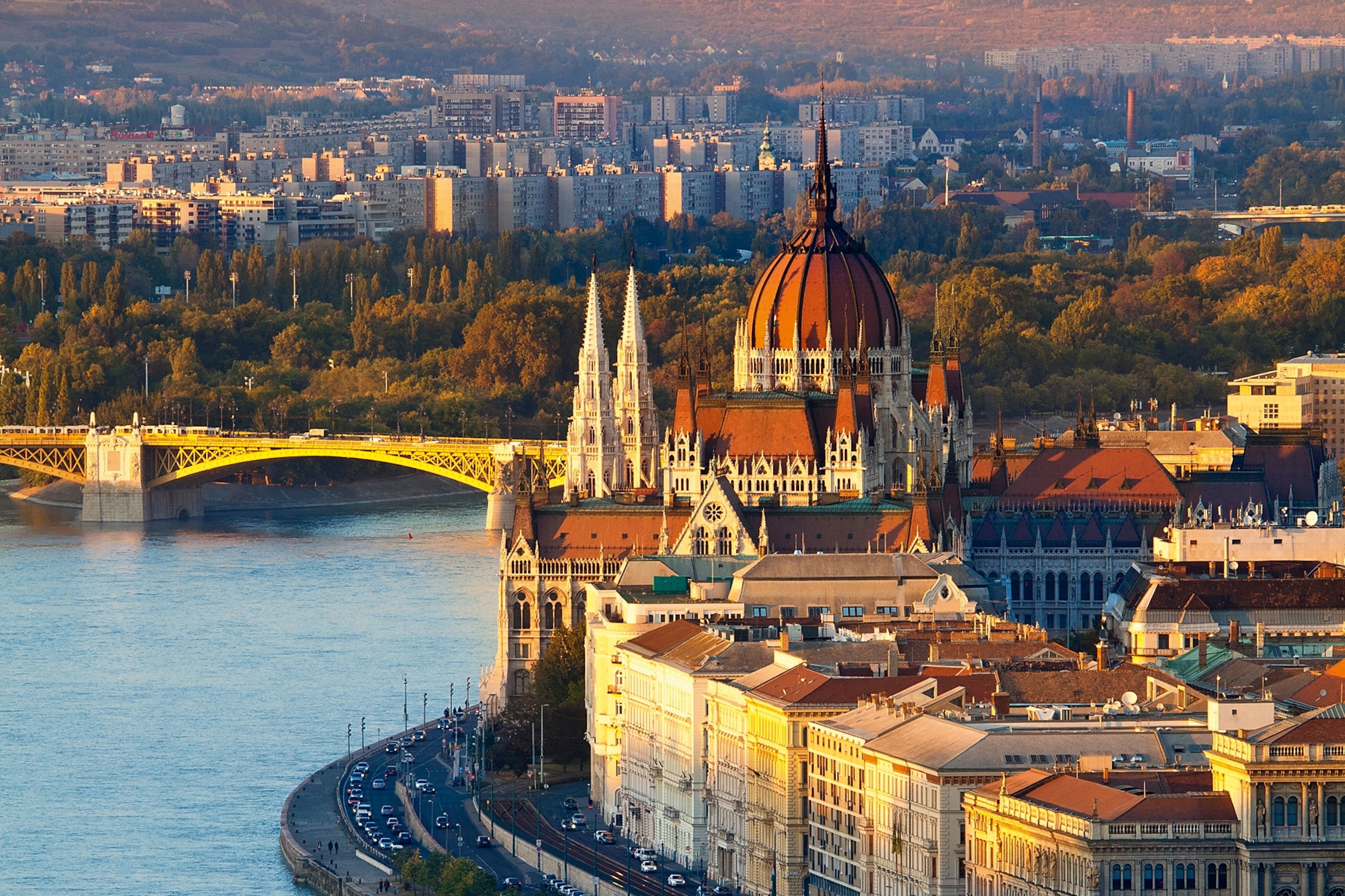 Image for Exploring Budapest: A Travel Guide to Hungary's Vibrant Capital
